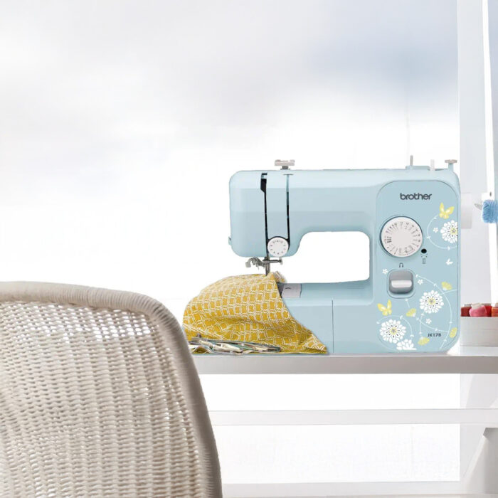 Brother JK17B Domestic Mechanical Sewing Machine - Image 3